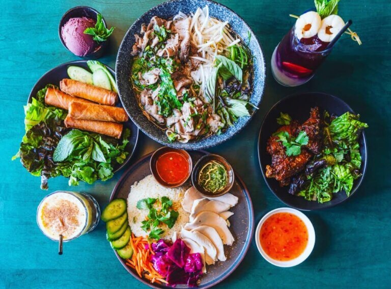 LÚA Eatery